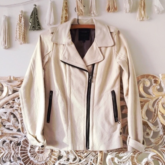 Sanctuary Jackets & Blazers - Sanctuary Asymmetrical Cream Moto Jacket